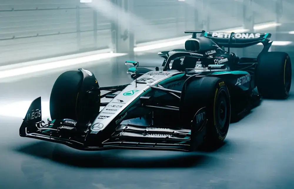 Sklep Mercedes AMG F1 - Odkryj oryginalne akcesoria i odzież