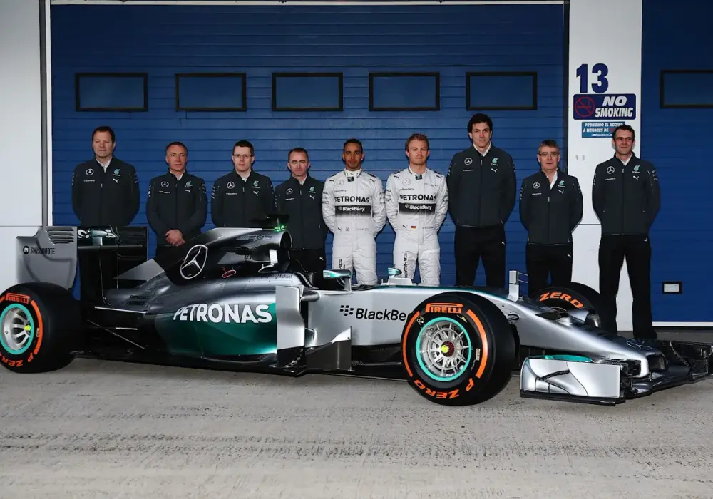 Mercedes-AMG F1 Team: historia, kierowcy, technologie i aktualne sukcesy w Formule 1