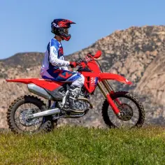 Honda CRF250R - Kompletny Przewodnik po Zaawansowanych Specyfikacjach Motocykla Offroad