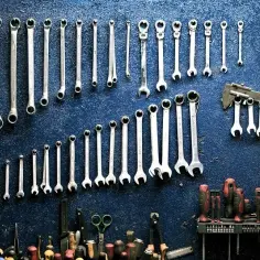 Dlaczego 8 na 10 mechaników wybiera klucze SATA? 5 powodów