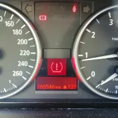 Jak usunąć błąd ciśnienia opon w BMW E87 i uniknąć problemów