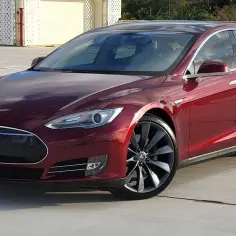 Wszystko o Tesli Model S 85D - moc, zasięg, czas ładowania