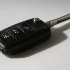 Jak łatwo dorobić kluczyk do samochodu? Kluczyki mechaniczne, z immobilizerem i pilotem - rodzaje i ceny