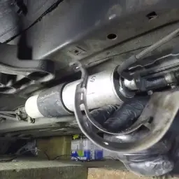 Gdzie jest pompa paliwa w BMW E46 i jak uniknąć problemów?