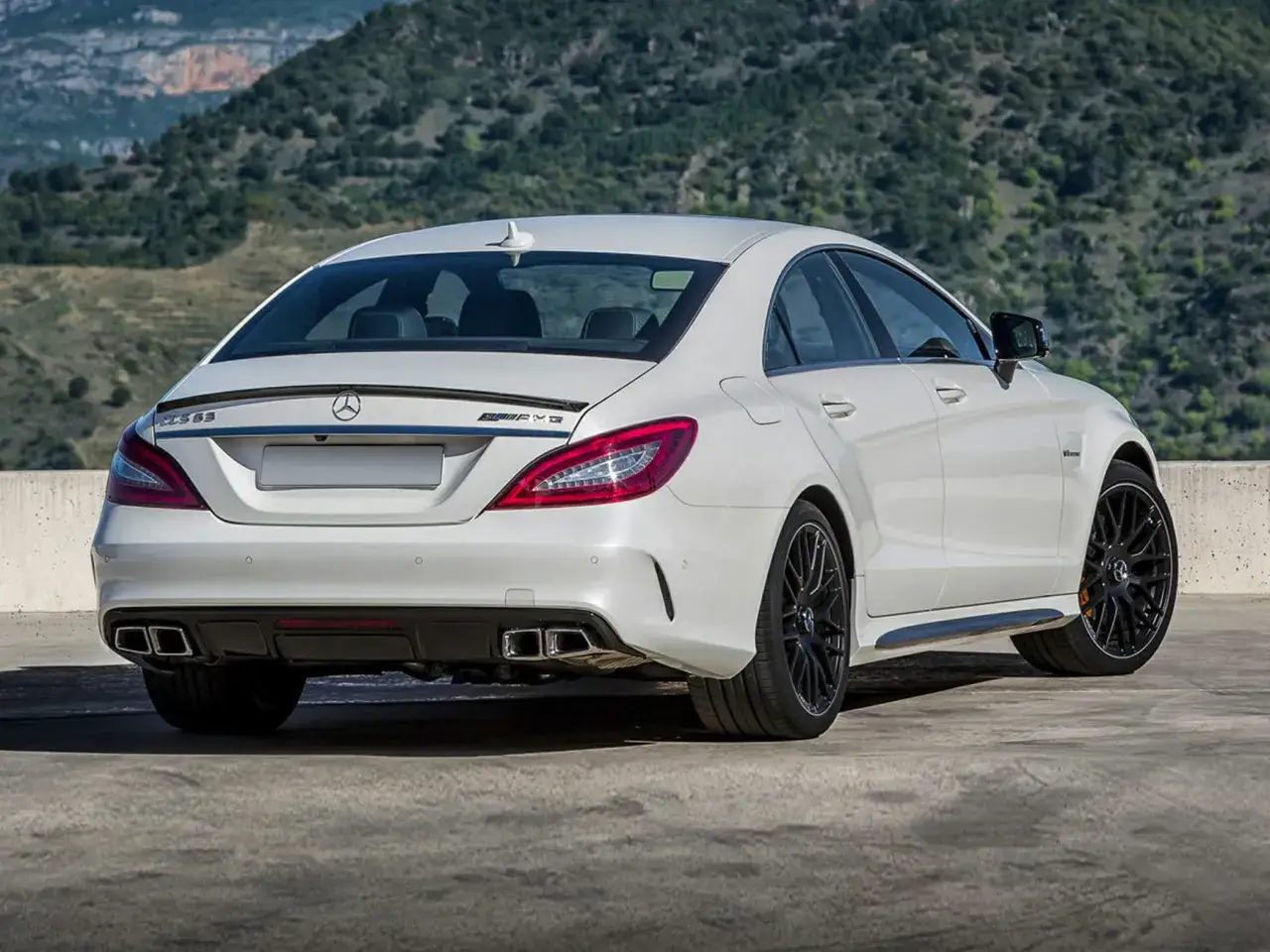 Zdjęcie Mercedes CLS 63 AMG Coupe – wszystko, co musisz wiedzieć przed zakupem
