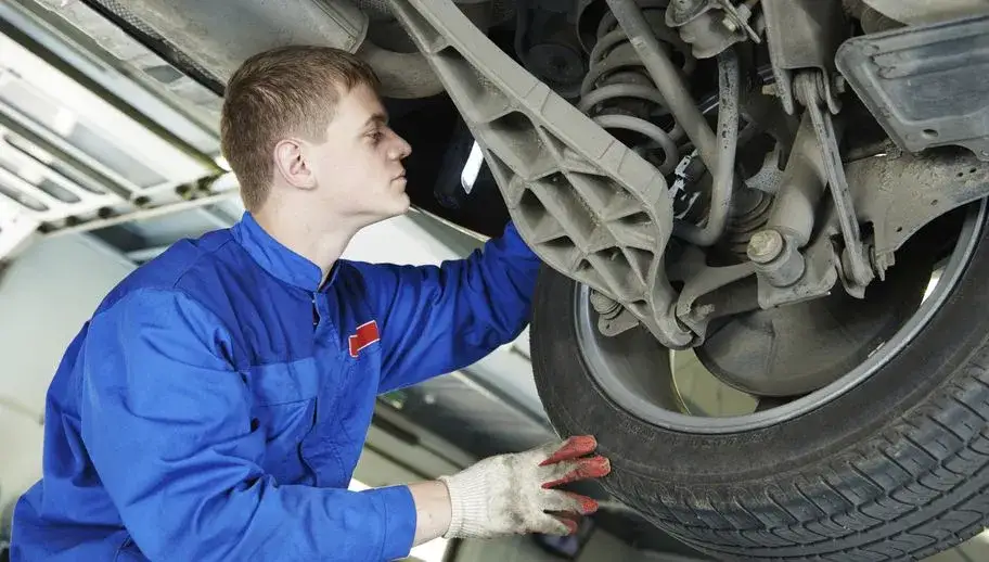 Zdjęcie Kiedy wymienić amortyzatory w Passat B5? Oto 7 ważnych objawów