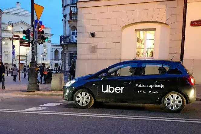 Zdjęcie Co to jest Uber taxi i jak różni się od tradycyjnych taksówek?